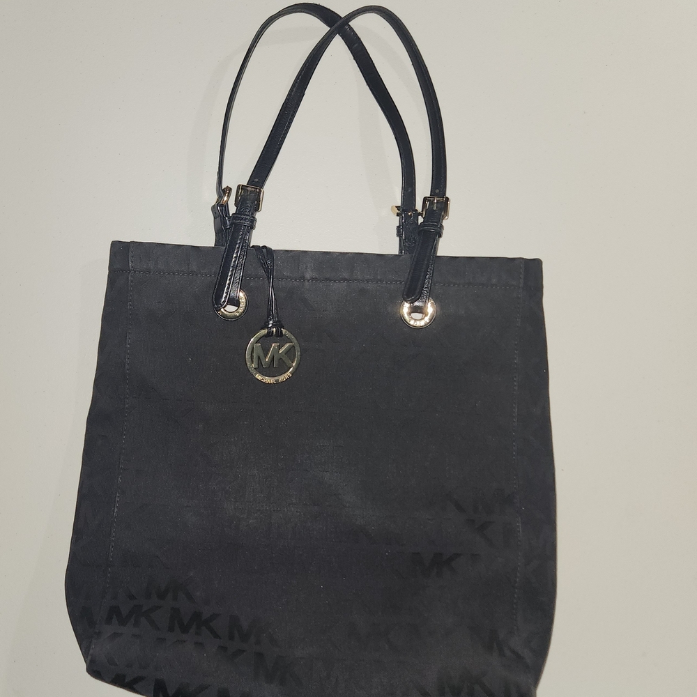 ‼️MAKE AN OFFER‼️ Michael Kors Black Tote Bag OS